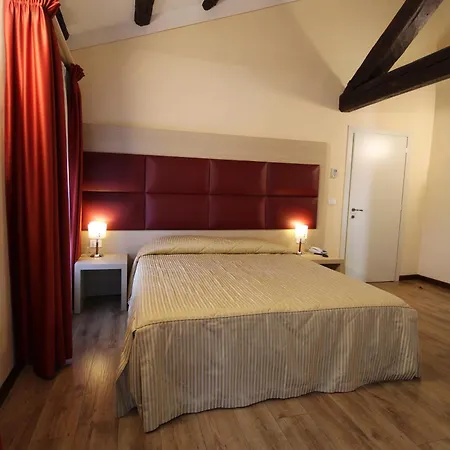 Maternini فندق Vazzola